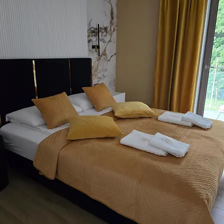 Stone Hill Z Basenem I Widokiem Na Gory Sklářská Poruba